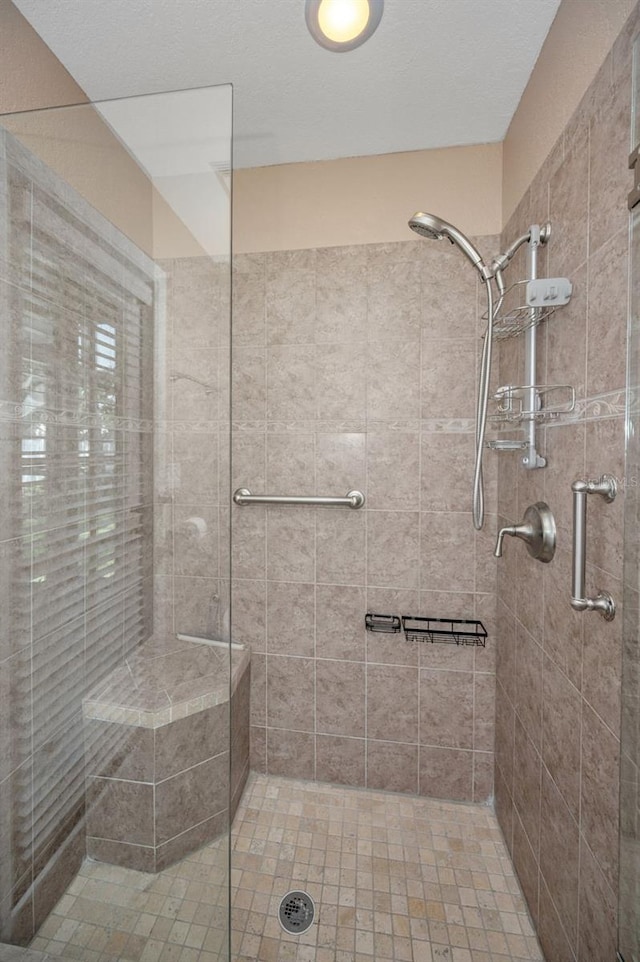 11279 Oakridge Trl, Seminole, FL 33772 - bathroom featuring a stall shower