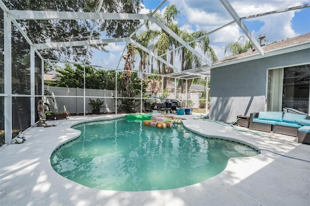 7224 Yardley Way, Tampa, FL 33647 - view of pool featuring a patio area and a lanai