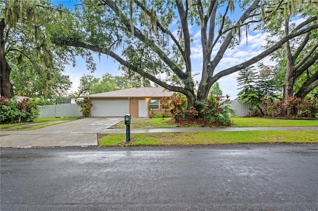523 Northride Trl, Lakeland, FL 33813 - view of front of house featuring an attached garage and driveway