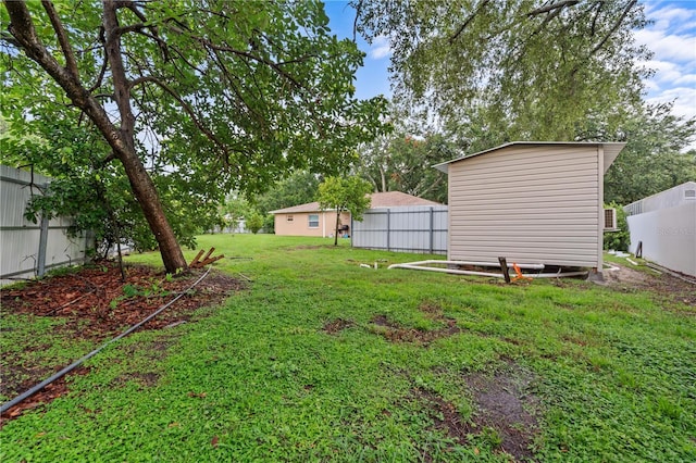 523 Northride Trl, Lakeland, FL 33813 - view of yard featuring an outbuilding
