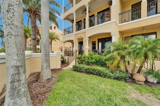 6412 Mayra Shores Ln, Apollo Beach, FL 33572 - back of property featuring stucco siding
