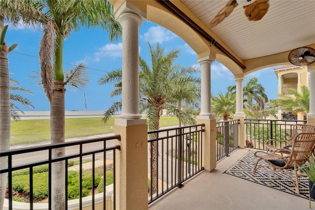 6412 Mayra Shores Ln, Apollo Beach, FL 33572 - balcony featuring a ceiling fan