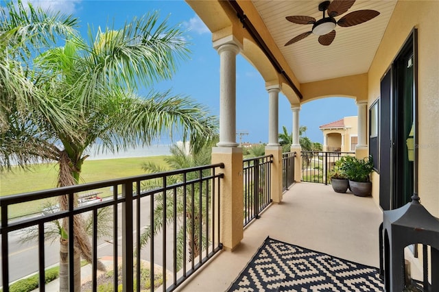 6412 Mayra Shores Ln, Apollo Beach, FL 33572 - balcony featuring a ceiling fan