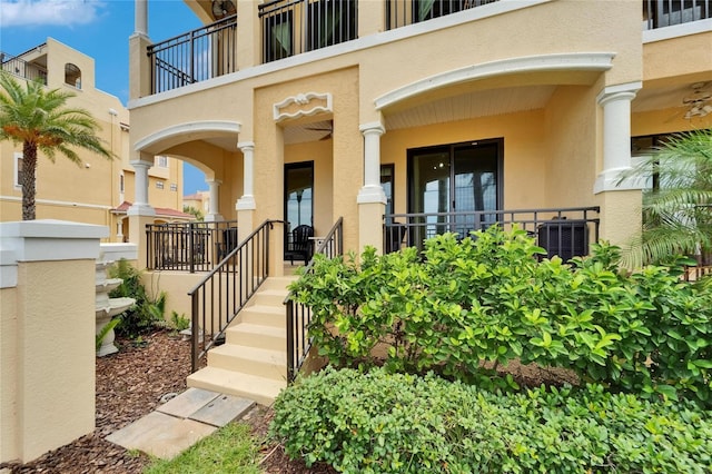 6412 Mayra Shores Ln, Apollo Beach, FL 33572 - entrance to property featuring stucco siding and covered porch