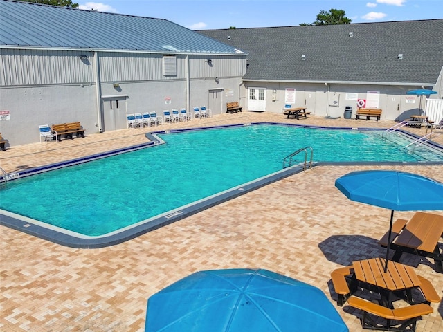 11304 Plumtree Ct, Riverview, FL 33579 - community pool with a patio area