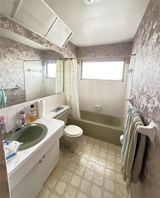 10181 44th Way N Unit 2, Pinellas Park, FL 33782 - bathroom featuring tile patterned floors, shower / bath combo, vanity, and backsplash