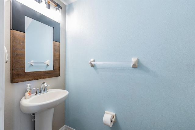 12039 Greengate Dr, Hudson, FL 34669 - bathroom with a sink