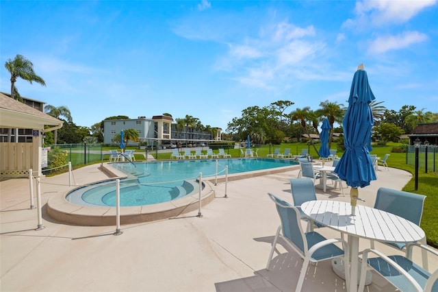 1370 Heather Ridge Blvd Unit 105, Dunedin, FL 34698 - community pool with a patio area