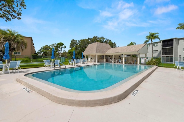 1370 Heather Ridge Blvd Unit 105, Dunedin, FL 34698 - community pool featuring a patio