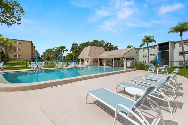1370 Heather Ridge Blvd Unit 105, Dunedin, FL 34698 - community pool with a patio area