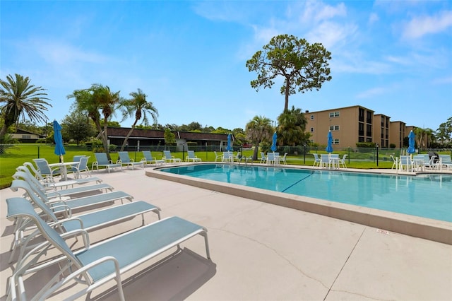 1370 Heather Ridge Blvd Unit 105, Dunedin, FL 34698 - community pool featuring a patio area