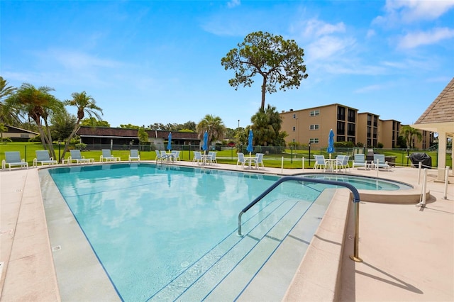 1370 Heather Ridge Blvd Unit 105, Dunedin, FL 34698 - community pool featuring a patio