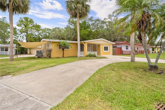 4923 Avery Rd, New Port Richey, FL 34652 - single story home featuring curved driveway