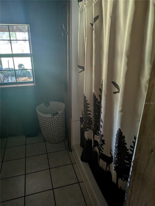 2833 SW Wilson Springs Rd, Fort White, FL 32038 - bathroom featuring tile patterned flooring and a shower with curtain