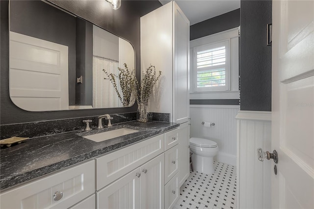 1407 S Moody Ave, Tampa, FL 33629 - full bathroom with wainscoting and vanity