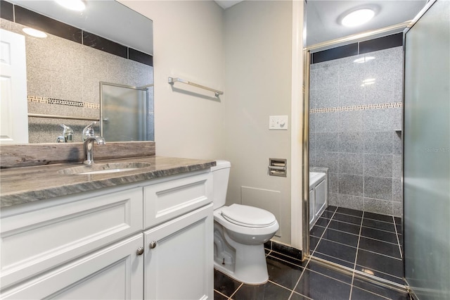 4117 Daventry Ln, Palm Harbor, FL 34685 - full bath featuring tile patterned floors, vanity, and tiled shower