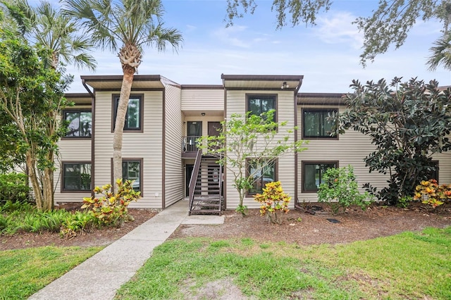 358 Moorings Cove Dr Unit 4B, Tarpon Springs, FL 34689 - view of front of home with stairway