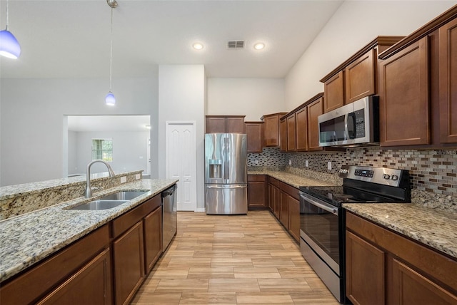 12117 Streambed Dr, Riverview, FL 33579 - photo 2