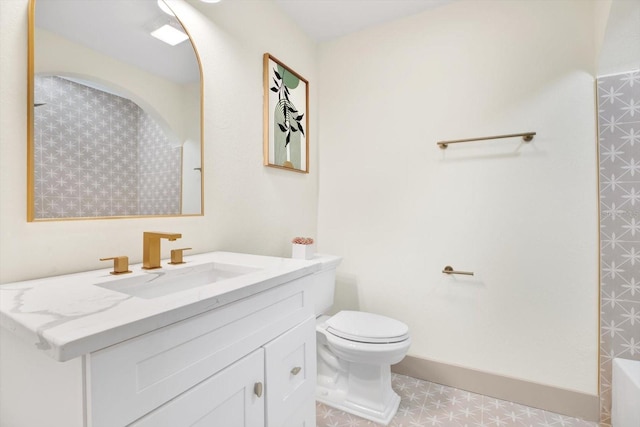 203 Driftwood Dr W, Palm Harbor, FL 34683 - bathroom featuring vanity, a bathtub, and tile patterned floors