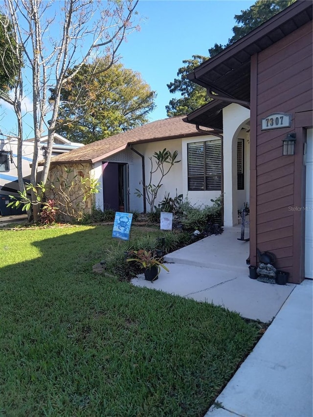 7307 Windsor Mill Rd, Hudson, FL 34667 - view of grassy yard