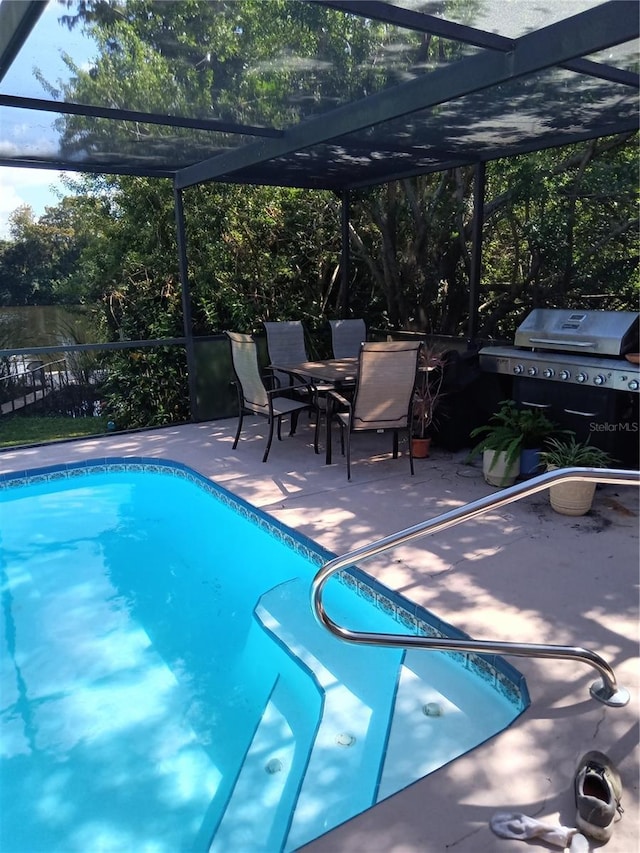 7307 Windsor Mill Rd, Hudson, FL 34667 - swimming pool featuring area for grilling, a patio area, and a lanai