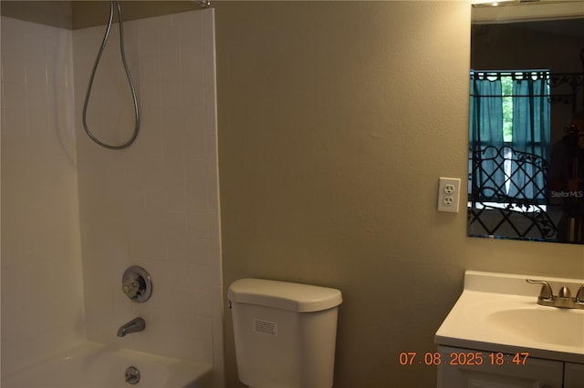 3600 Raintree Ter, Lakeland, FL 33803 - bathroom featuring vanity and bathtub / shower combination