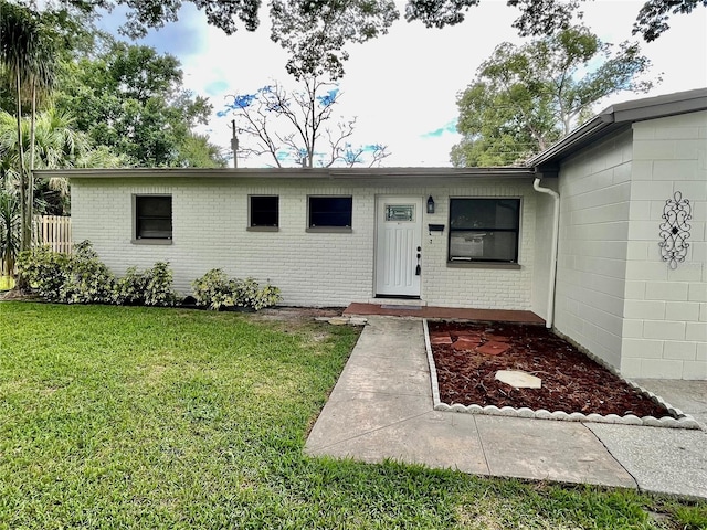7026 20th St N, Saint Petersburg, FL 33702 - view of front of house featuring a front lawn and brick siding