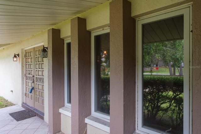 2421 Eagle Chase Dr, Palm Harbor, FL 34683 - doorway to property with stucco siding