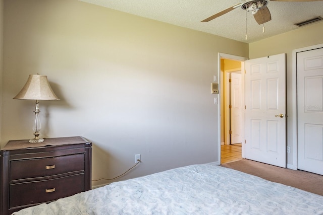 2421 Eagle Chase Dr, Palm Harbor, FL 34683 - carpeted bedroom with a ceiling fan