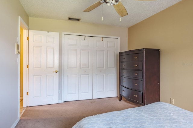 2421 Eagle Chase Dr, Palm Harbor, FL 34683 - bedroom featuring carpet floors, a closet, and a ceiling fan