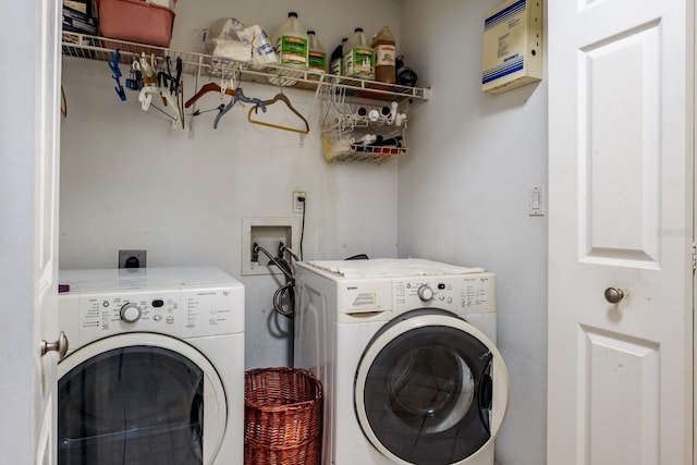 2421 Eagle Chase Dr, Palm Harbor, FL 34683 - laundry area featuring washer and clothes dryer