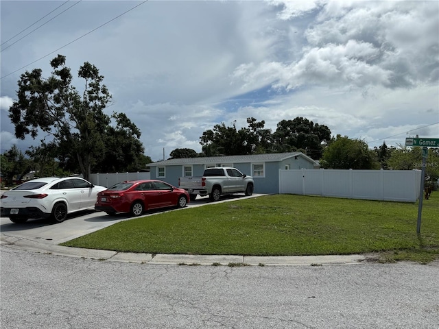 2927 W Henry Ave, Tampa, FL 33614 - view of front facade with driveway