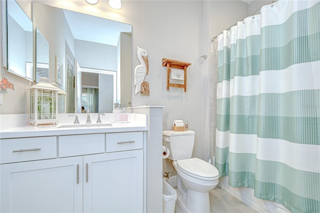 13621 Circa Crossing Dr, Lithia, FL 33547 - full bath featuring vanity and a shower with shower curtain