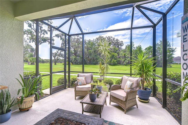 13621 Circa Crossing Dr, Lithia, FL 33547 - sunroom featuring view of golf course and an outdoor hangout area
