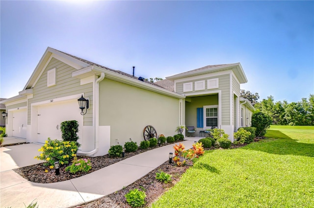 13621 Circa Crossing Dr, Lithia, FL 33547 - view of front of house featuring driveway, a front yard, an attached garage, and stucco siding