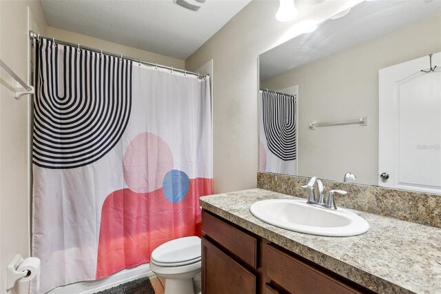 1811 Palm Warbler Ln, Ruskin, FL 33570 - full bath with vanity and toilet