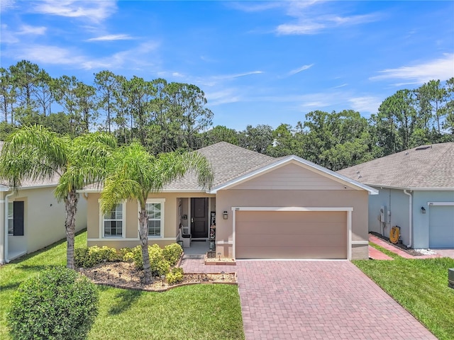 289 Siesta Vista Ct, Davenport, FL 33896 - ranch-style home featuring stucco siding, an attached garage, decorative driveway, and a front yard
