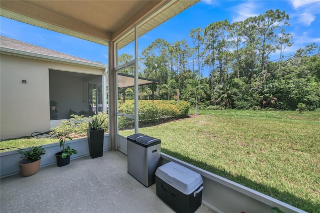 289 Siesta Vista Ct, Davenport, FL 33896 - view of grassy yard with a sunroom and a patio
