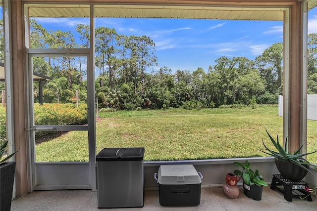 289 Siesta Vista Ct, Davenport, FL 33896 - sunroom with view of scattered trees