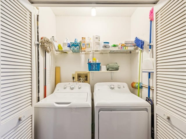 4220 Revere Cir, New Port Richey, FL 34653 - laundry room featuring washer and dryer