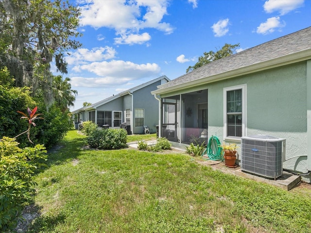 4220 Revere Cir, New Port Richey, FL 34653 - view of green lawn featuring a sunroom