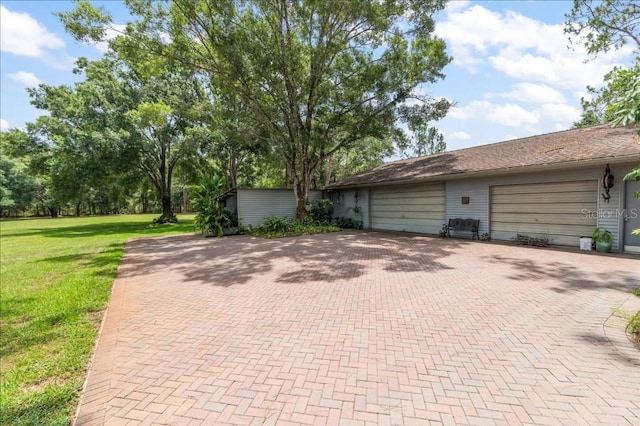 935 Ranch Rd, Tarpon Springs, FL 34688 - garage featuring decorative driveway