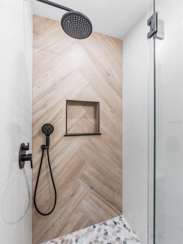 960 65th St S, Saint Petersburg, FL 33707 - bathroom view of tiled shower
