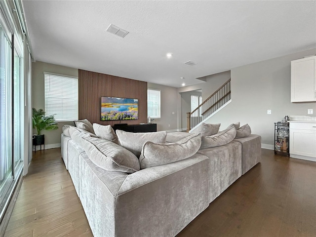 1514 5th St S, Saint Petersburg, FL 33701 - photo 4