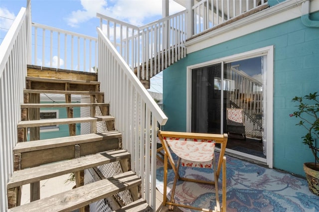 7950 Causeway Blvd N, Saint Petersburg, FL 33707 - view of staircase