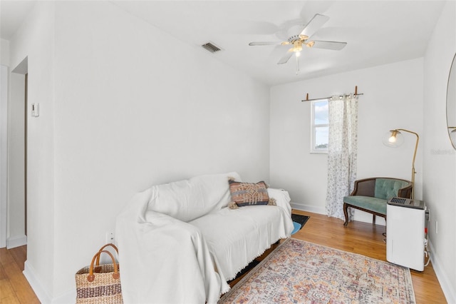 7950 Causeway Blvd N, Saint Petersburg, FL 33707 - sitting room with light wood-style flooring and a ceiling fan