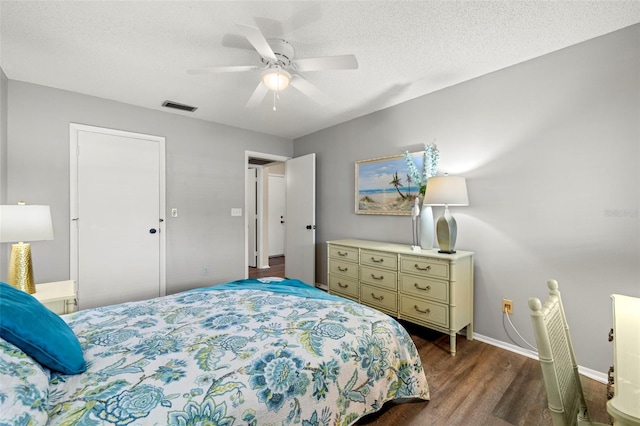 1701 Pinehurst Rd Unit 18D, Dunedin, FL 34698 - bedroom featuring dark wood-style floors, ceiling fan, and a textured ceiling