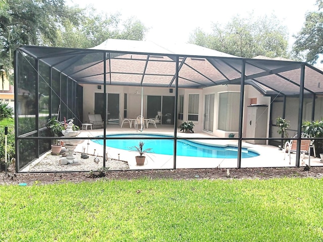 3740 Emerald Ln, Mulberry, FL 33860 - back of house featuring a patio, a lawn, an outdoor pool, and a lanai
