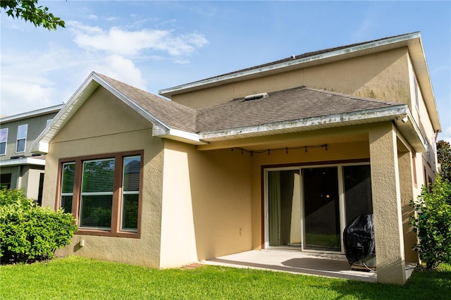 7508 Sea Lilly Ct, Apollo Beach, FL 33572 - rear view of property with stucco siding, roof with shingles, and a yard