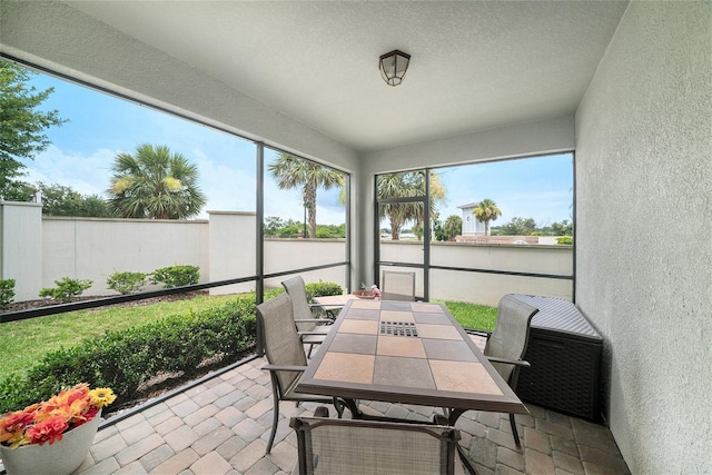 2101 Sunset Wind Loop, Oldsmar, FL 34677 - sunroom with outdoor dining space